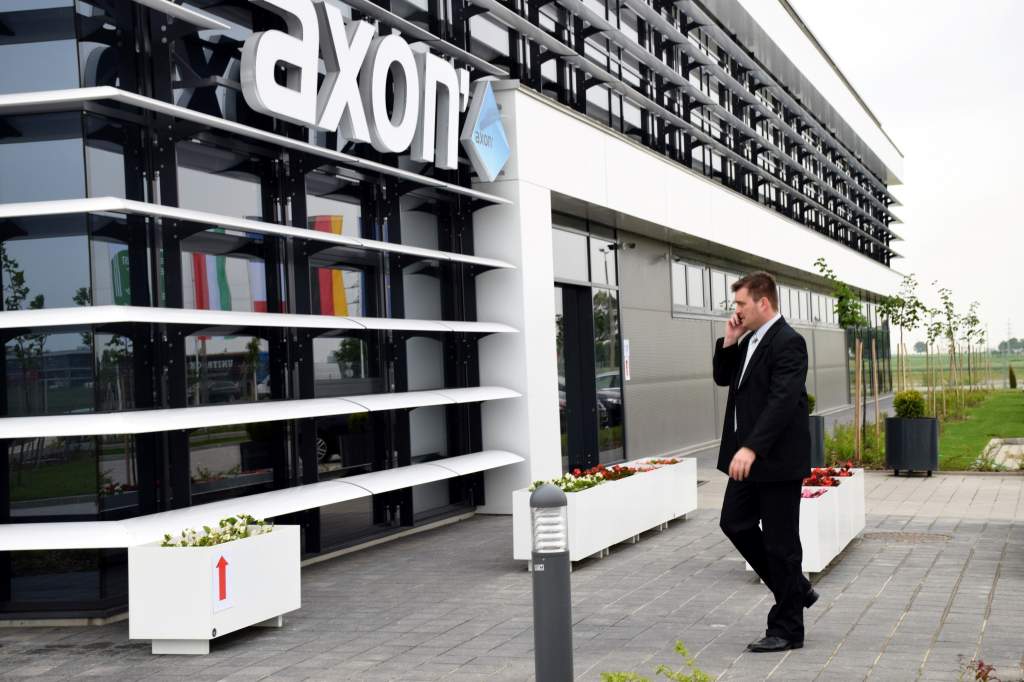 Felavatták az Axon új kecskeméti kábelgyárát