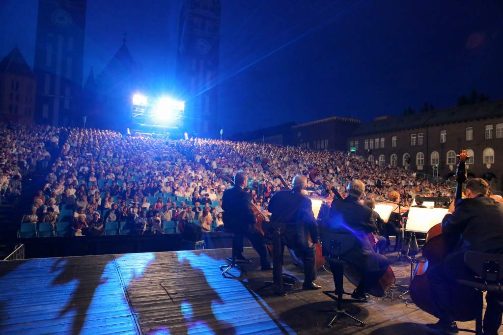 Csajkovszkij az idei Ajándékkoncert műsorán-Csütörtöktől lehet átvenni a jegyeket a Dóm téren