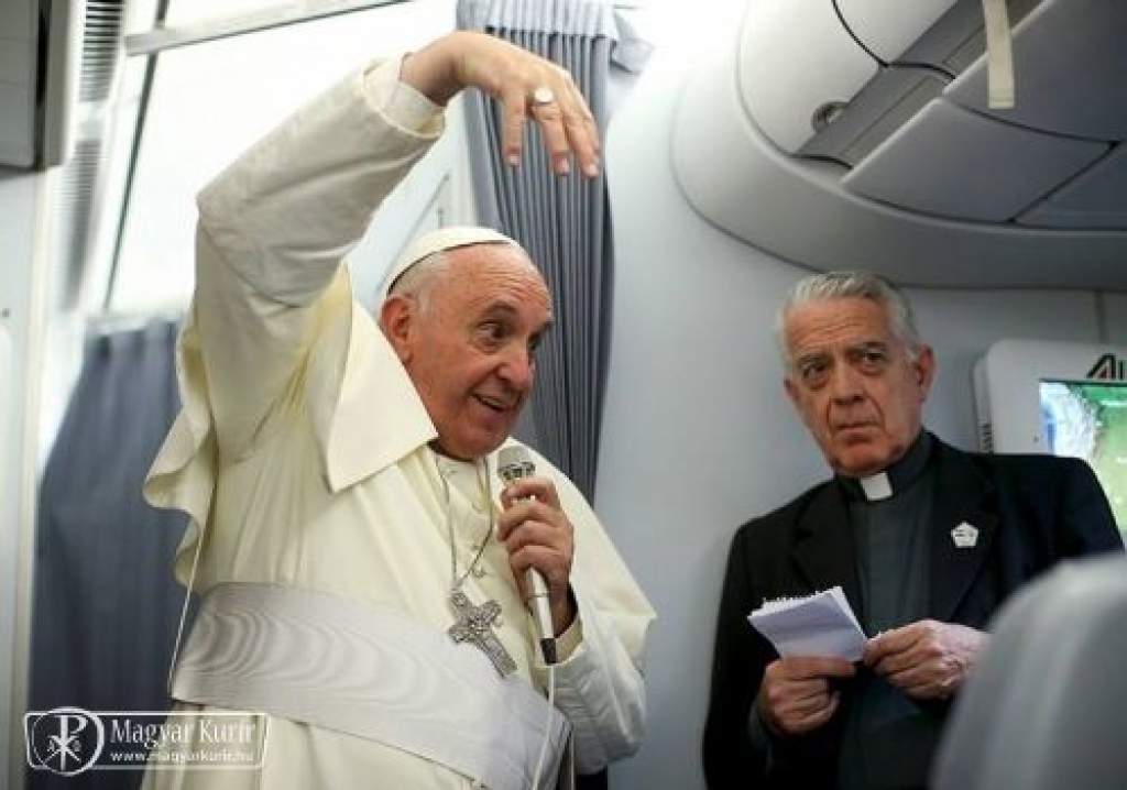 Ferenc pápa sajtótájékoztatója a Paraguayból Rómába tartó repülő fedélzetén