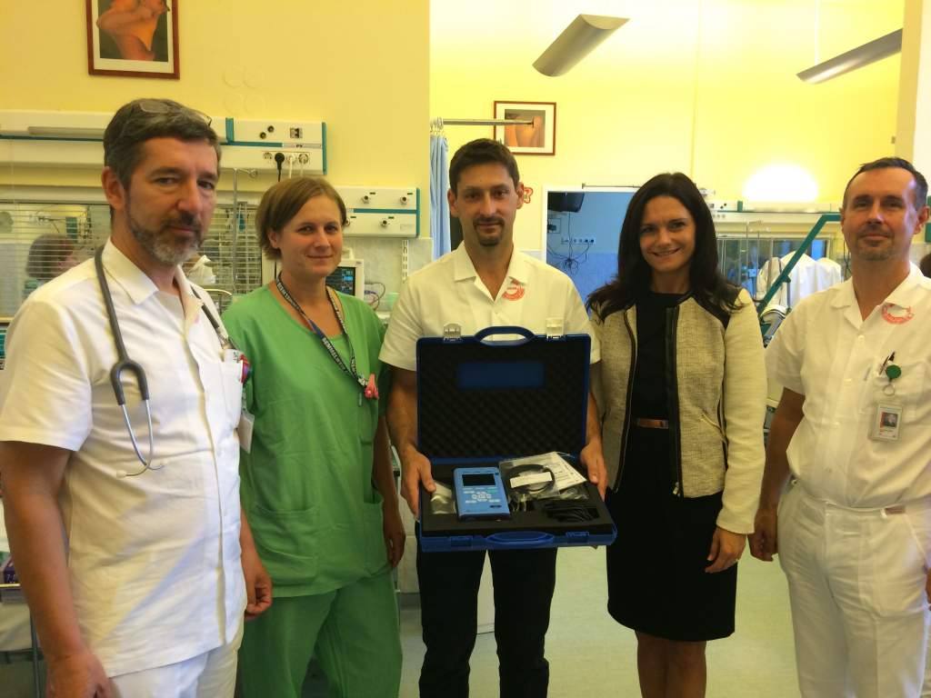 INTENZÍV TERÁPIÁS MŰSZER A BÓKAY GYERMEKKLINIKÁN - Magyarországon egyedülálló eszközt kapott a klinika az Amway támogatásával