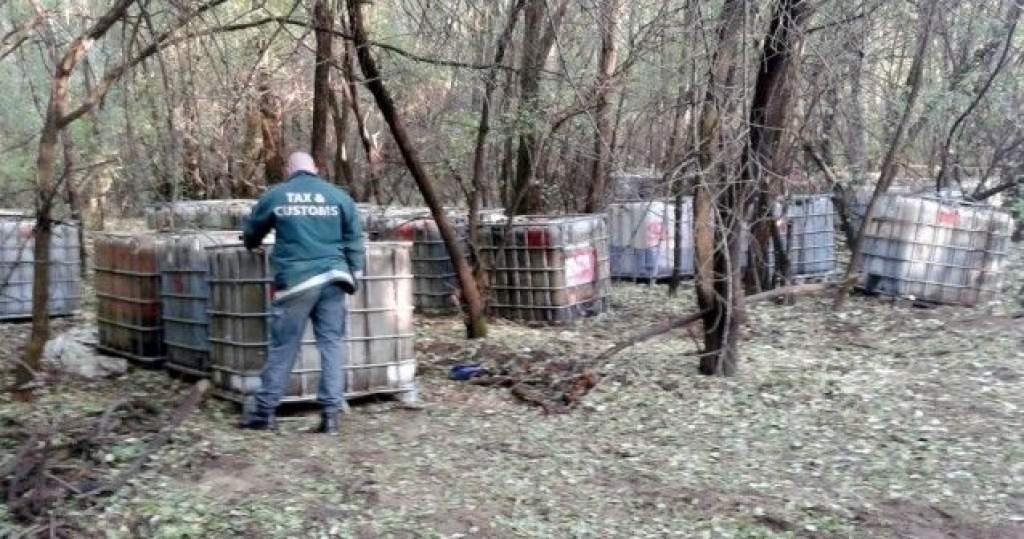 Illegális gázolaj lerakat a bugaci erdő mélyén