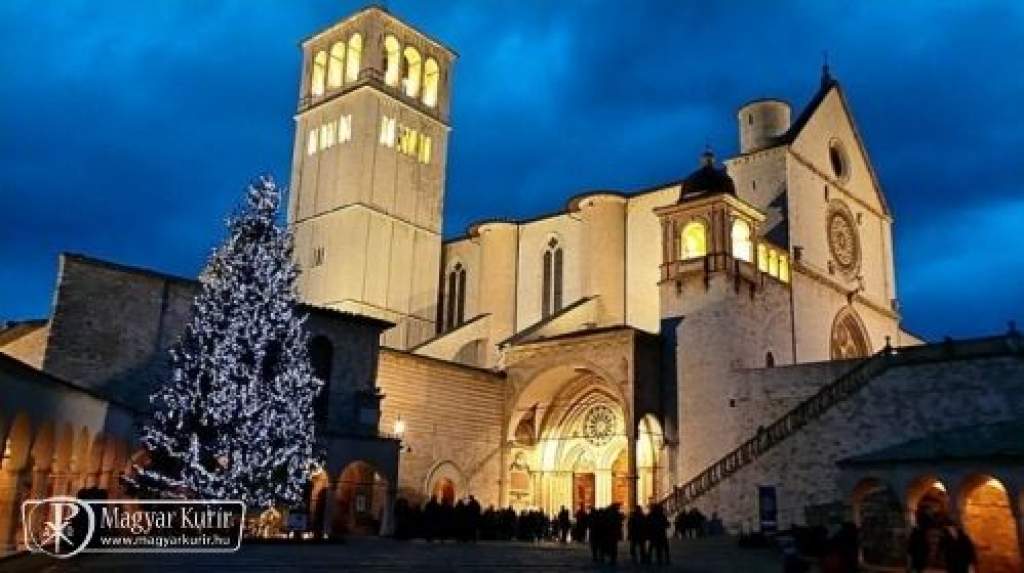 Ferenc pápa gyújtja meg Rómából Assisi betlehemének fényeit