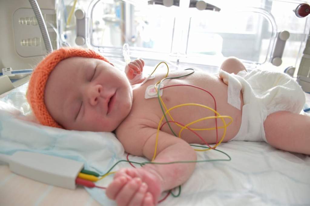 Egy kislányt helyeztek el a babamentő inkubátorban