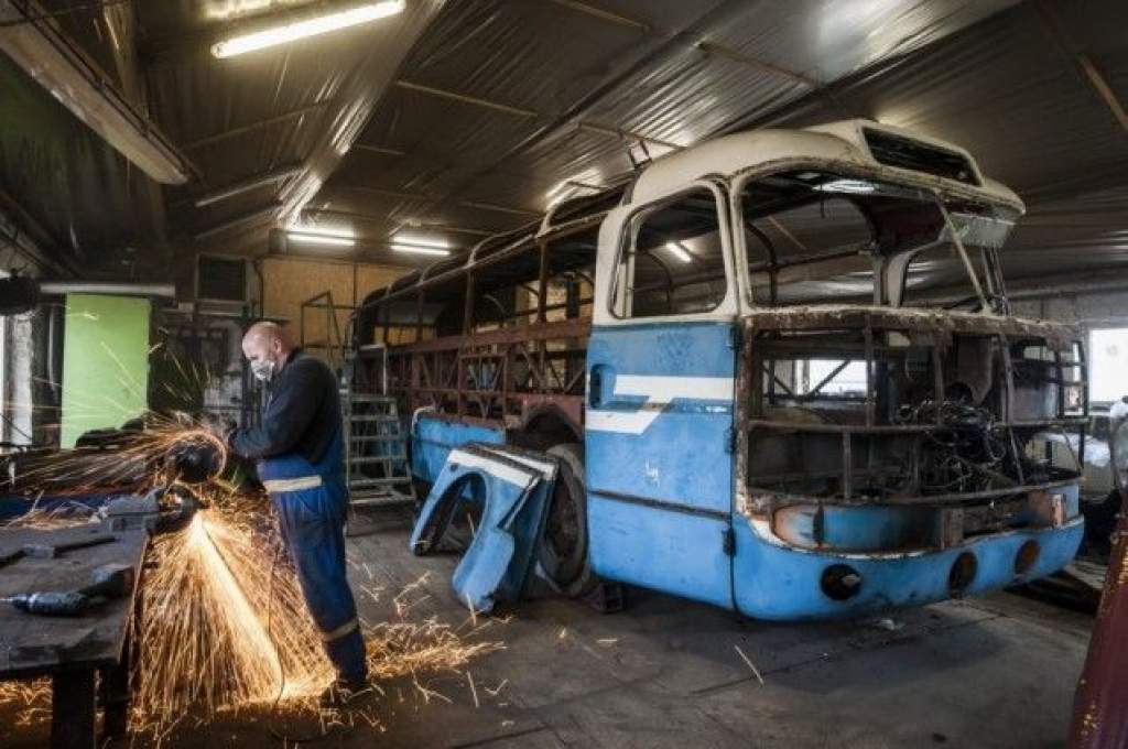 Régi autóbuszokat építenek újjá Polgáron