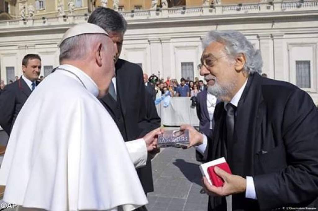 Ferenc pápa és Placido Domingo találkozása