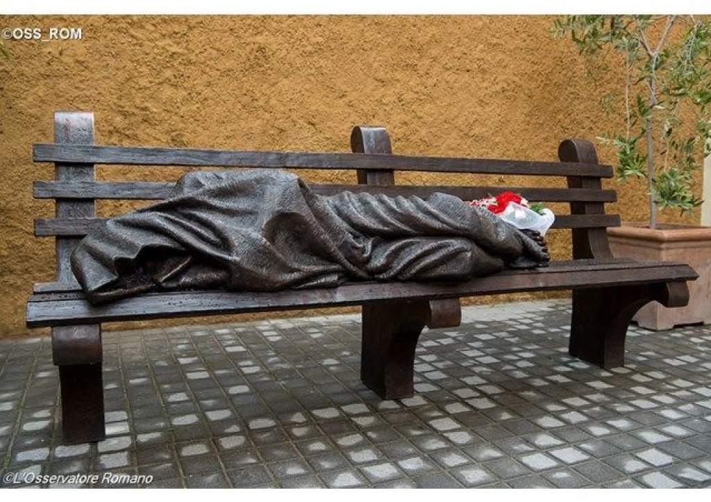 Hajléktalan Jézus szobor a Vatikánban
