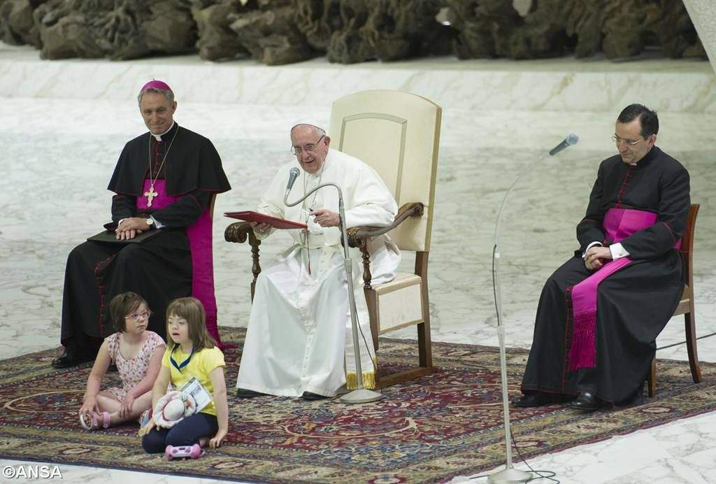 Ferenc pápa a sérült gyermekek hitoktatóihoz