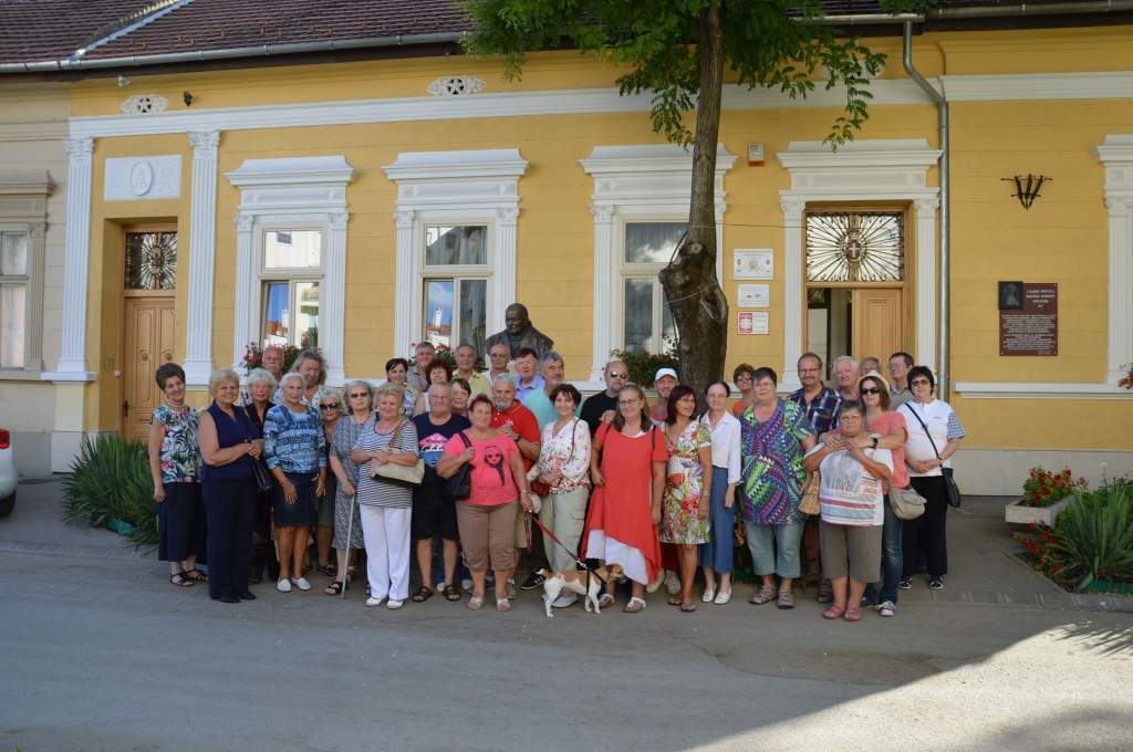 A Puszta Német-Magyar Kulturális Egyesület tagjai ismerkedtek a Wojtyla Házzal