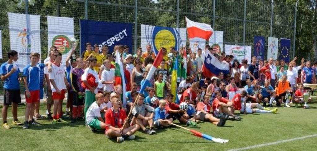 Nemzetközi kupában fociznak a gyermekotthonokban élő állami gondozott fiatalok Kecskeméten