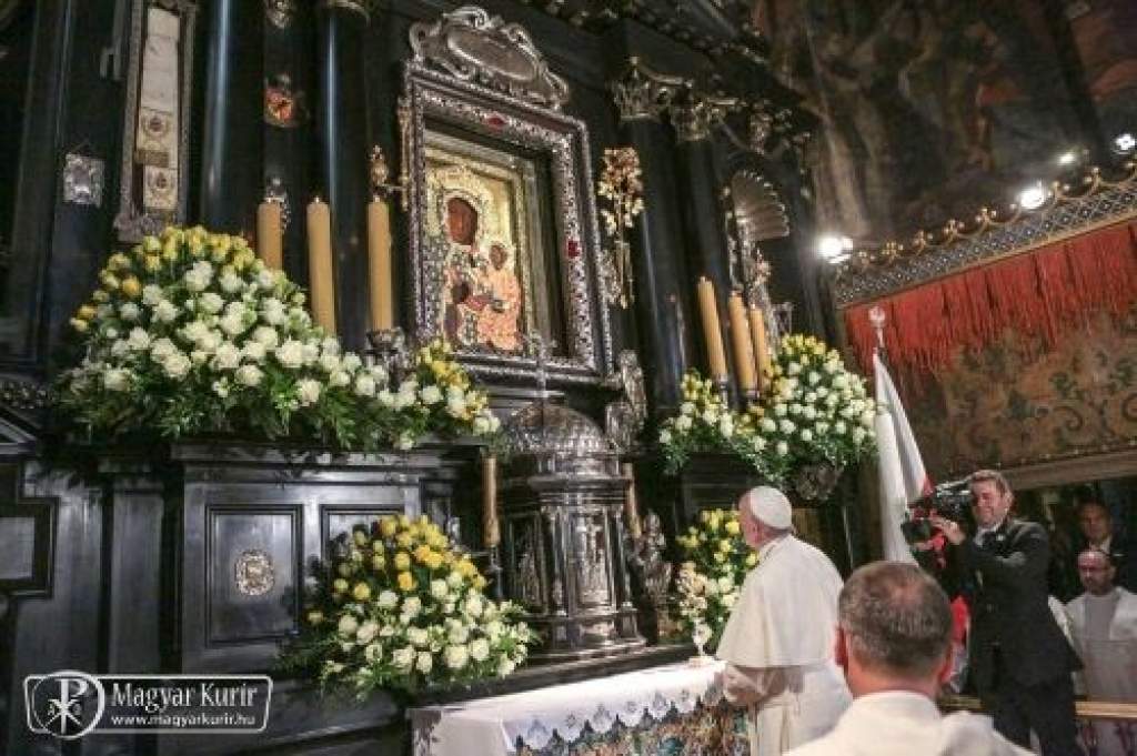 A Szentatya aranyrózsát ajándékozott a częstochowai Fekete Madonnának