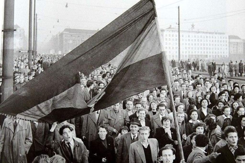 Civilek és ellenzéki pártok emlékeznek 1956 hőseire szombaton este Kecskeméten