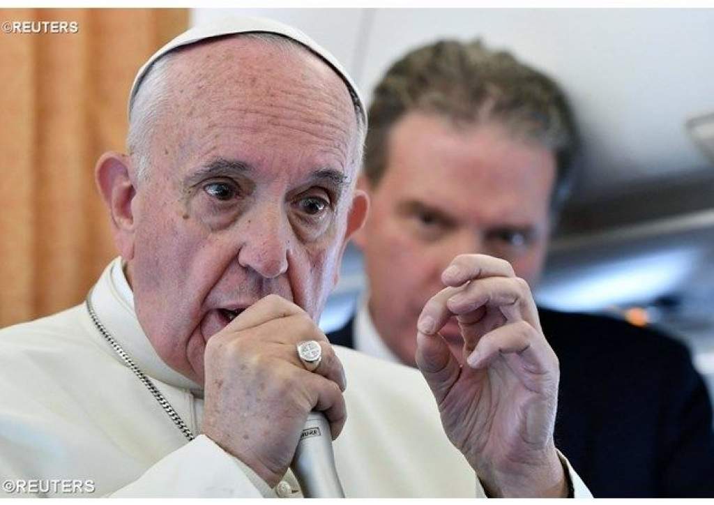 Menekültek, ökumenizmus, szekularizáció, emberkereskedelem: Ferenc pápa sajtótájékoztatója