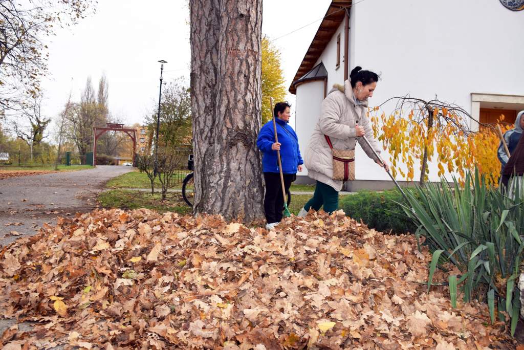 Adventre várva: őszi területrendezési munkálatok zajlanak a műkerti Assisi Szent Ferenc kápolna környezetében
