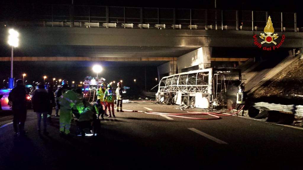Meghalt 16 magyar egy Verona melletti buszbalesetben