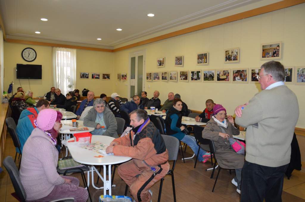 Beregszászi Zoltánné ebédmeghívására gyűltek össze ma a Wojtyla Ház szegényei