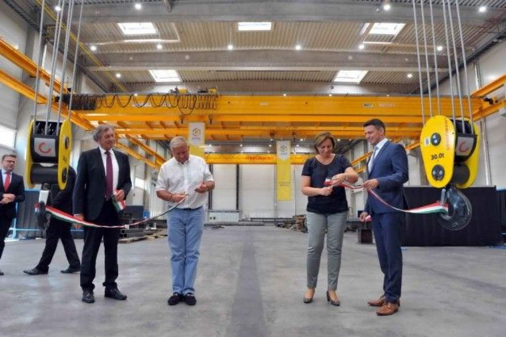 Új gyártócsarnokkal bővítette acélszerkezet-gyárát a KÉSZ Ipari Gyártó Kft. Kecskeméten