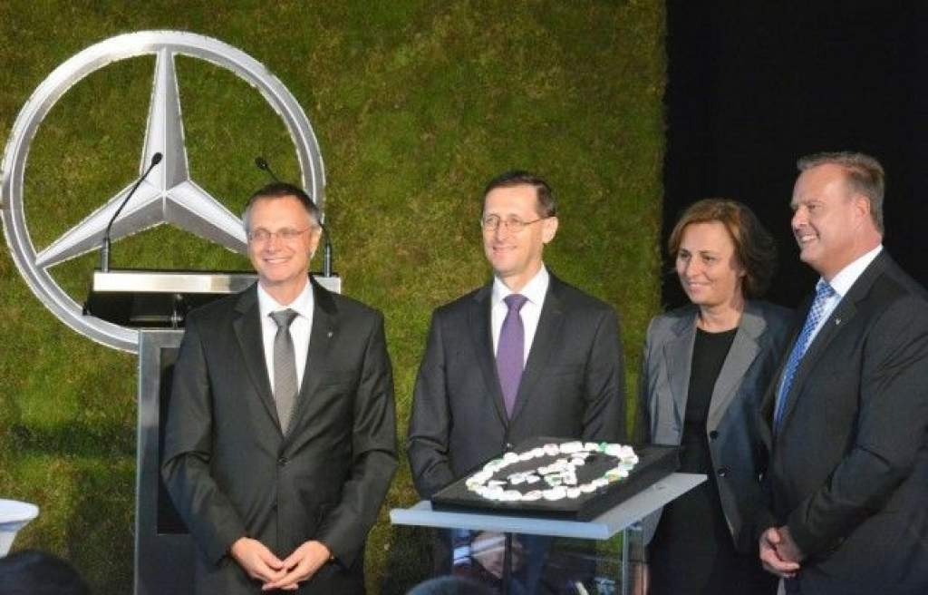 Letették a Mercedes-Benz gyár új képzési központjának alapkövét Kecskeméten