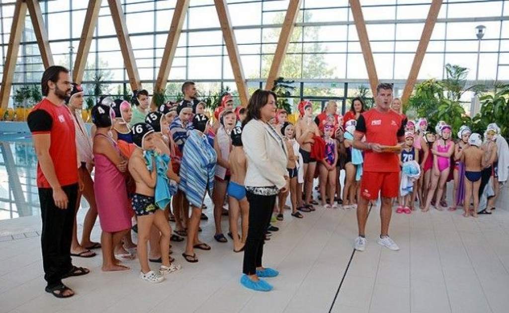 Folytatódik a Lánchíd Utcai Sport Általános Iskola tanulóinak úszásoktatása