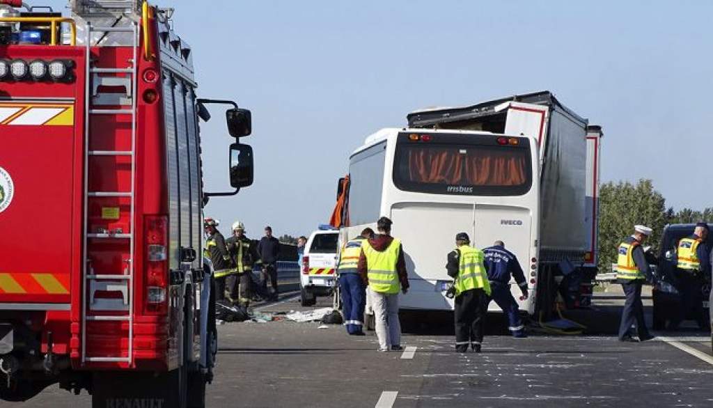 Gyászol a rendőrség - egy rendőr elhunyt, 15 megsérült az M5-ösön - újabb részletek