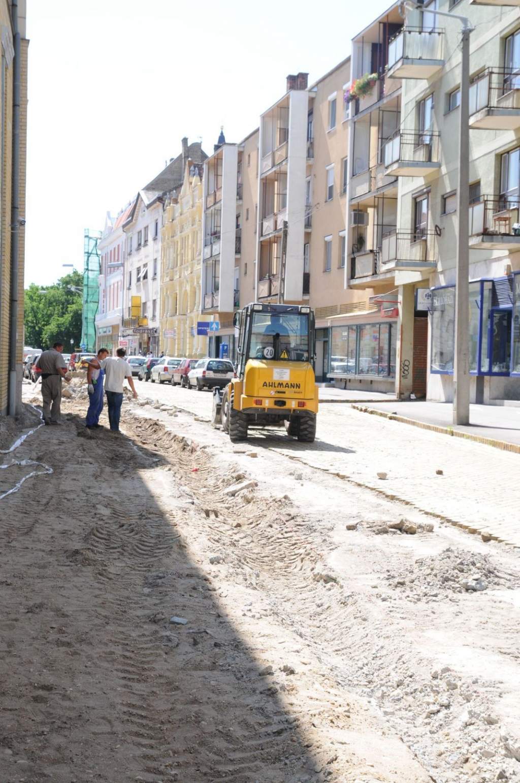 Leállítják az Arany János utcai építkezést