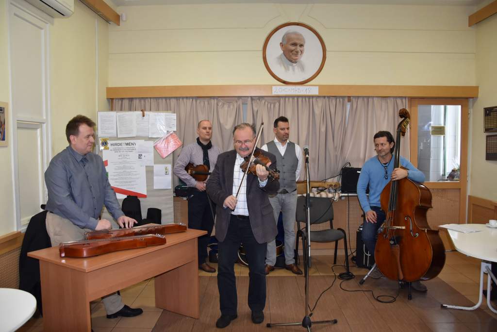 Csík János és a Mezzo zenekar lépett fel a Wojtyla Házban