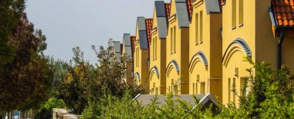 Igaz a hír: valóban eladnak néhány házat a kecskeméti német lakóparkban