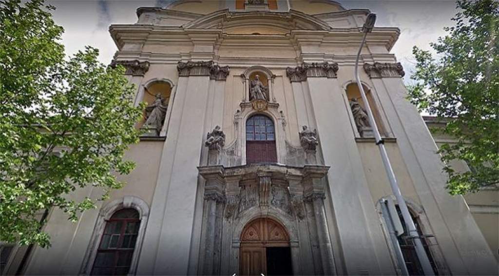 Vádemelés a Piarista templomot megrongáló férfi ellen