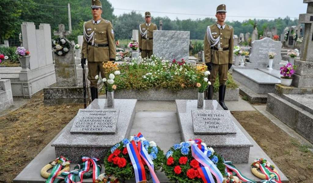 Magyar és szovjet katonák hadisírjait újították fel Bács-Kiskunban