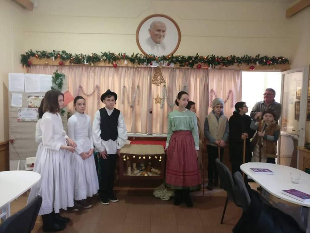 A Szent Imre Általános Iskola diákjai betlehemeztek a Wojtylában