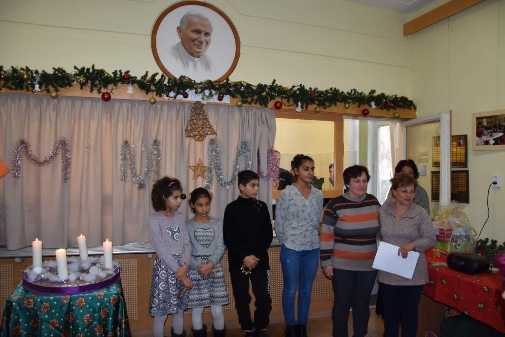 Az SOS Gyermekfalu kis gondozottjai adtak karácsonyi műsort a Wojtyla Házban