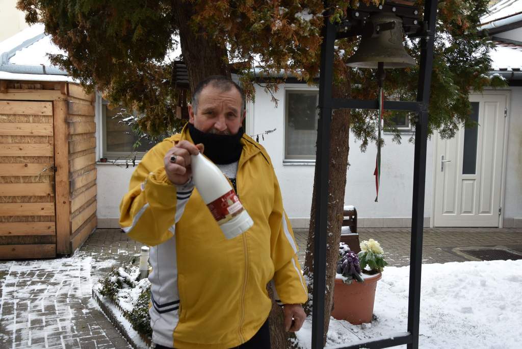 Ismét tejet küldött Helvécia polgármestere