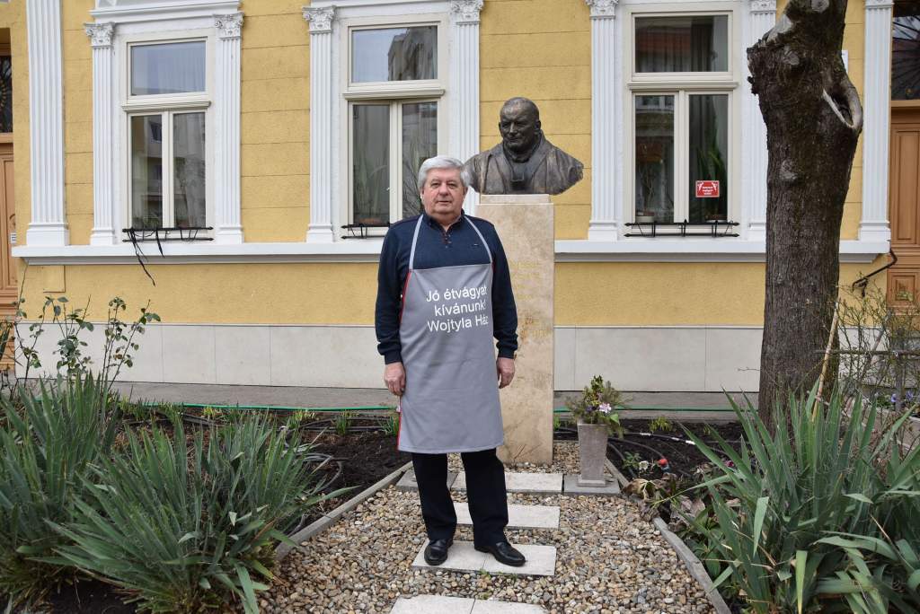 Frankó János izsáki vállalkozó ismét ebédet osztott a Wojtyla Házban