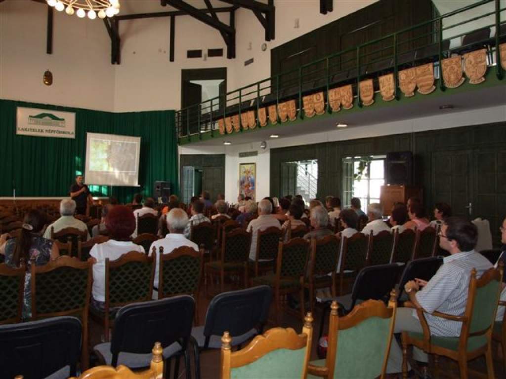 Lakiteleki Népfőiskola: régi és új munkatársak találkozója