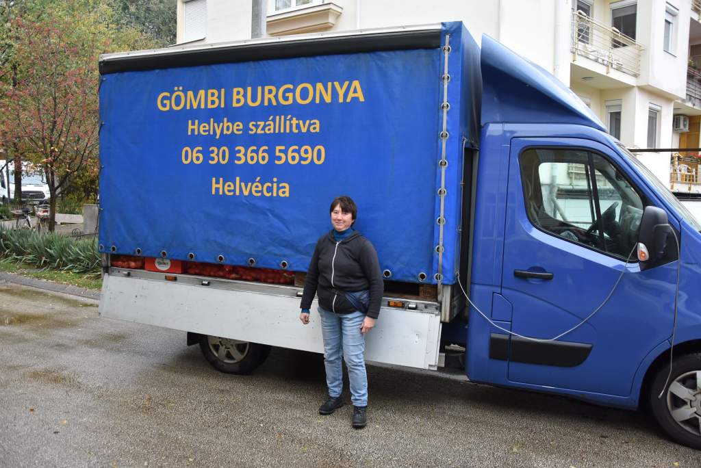 300 kg burgonya adomány a Göbölyös családtól