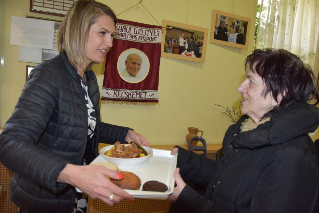 Birkapörkölt Borota polgármester asszonyának felajánlásával