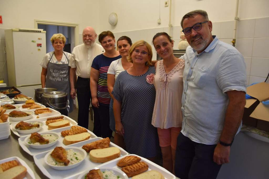 Csatosék idén második alkalommal jótékonykodtak
