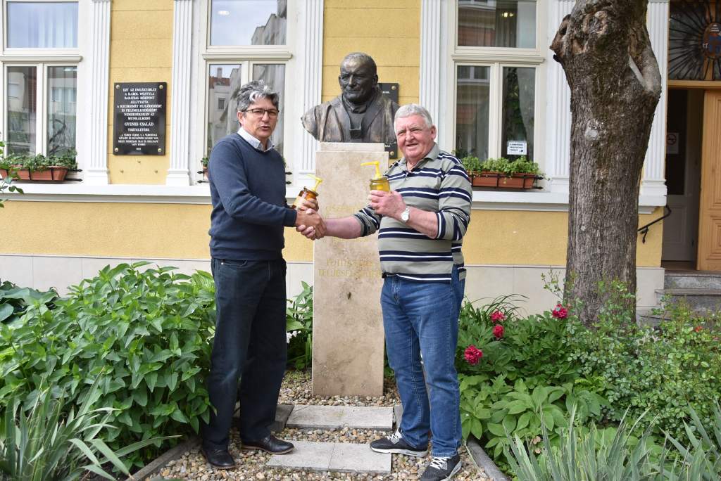  Előadás és méz adomány Laczi Jánostól