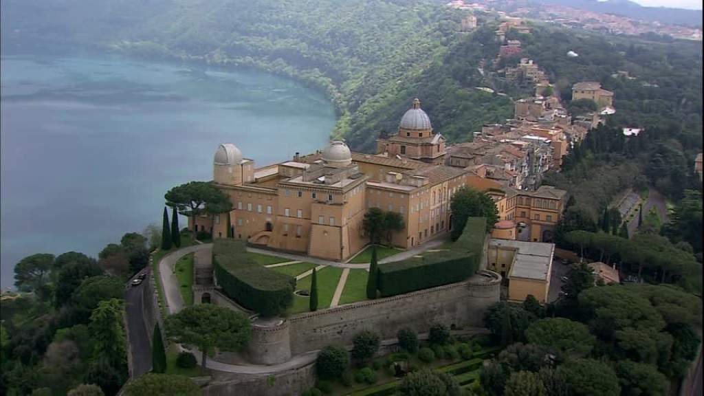 „Reméljük, nálunk pihen majd nyáron!” – Öröm Castel Gandolfóban a pápa váratlan látogatása miatt 