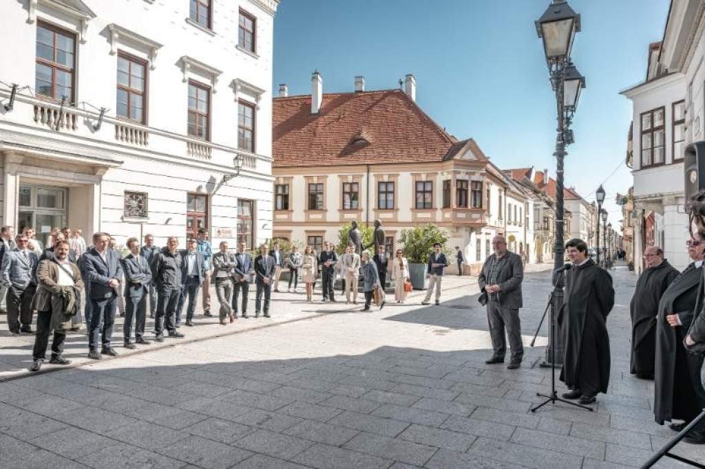 Közös érettségi találkozót tartottak a győri bencés gimnázium öregdiákjai 