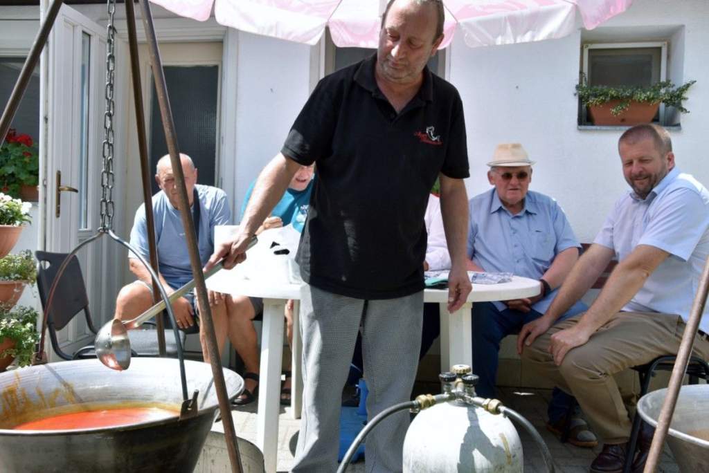 A szeretet íze – Algyői halászlé a Wojtylában
