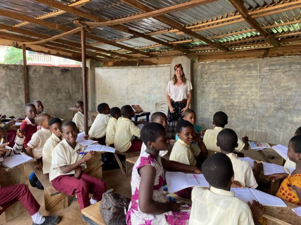 Afrékával Nigériában – Regele Krisztina a magyar adományozók segítségével tanuló diákoknál járt Afrékával Nigériában – Regele Krisztina a magyar adományozók segítségével tanuló diákoknál járt