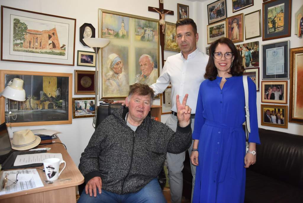 Mindennapi betevő, amit a szív fűszerez - Kovács László Zsolt és családja látta vendégül Kecskemét nélkülözőit Mindennapi betevő, amit a szív fűszerez - Kovács László Zsolt és családja látta vendégül Kecskemét nélkülözőit