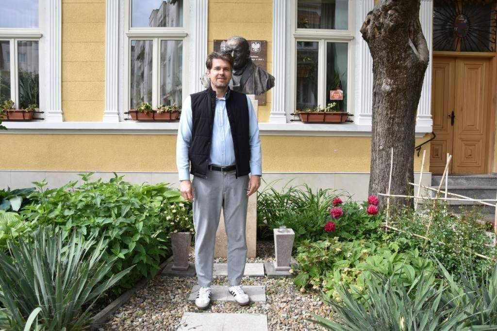 Nagy Gábor Tibor gondoskodó szeretete – Újabb adomány a KIK-FOR igazgatójától