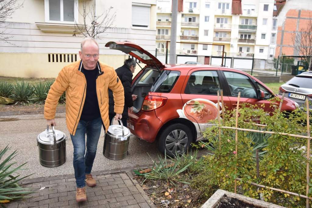 Nemcsak karácsonykor – Varga László a hétköznapban is segít