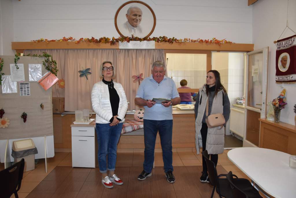 A „Trendalelke” várta finom ebéddel a Wojtyla Ház rászorultjait A „Trendalelke” várta finom ebéddel a Wojtyla Ház rászorultjait