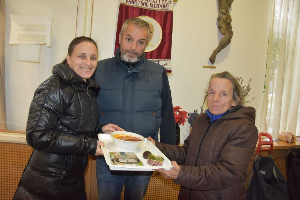 A dusnoki baráti kör szeretetlakomára invitálta az elesetteket