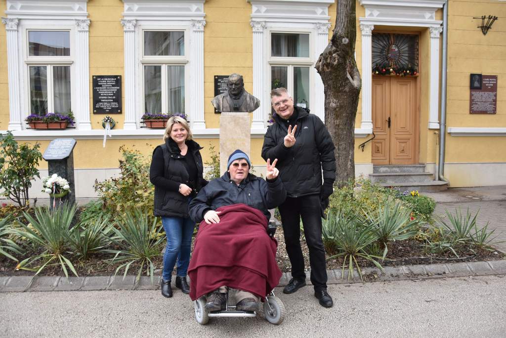 Jótékonyság felsőfokon: Andrássy Cintia és családja ma is asztalt terített az elesetteknek