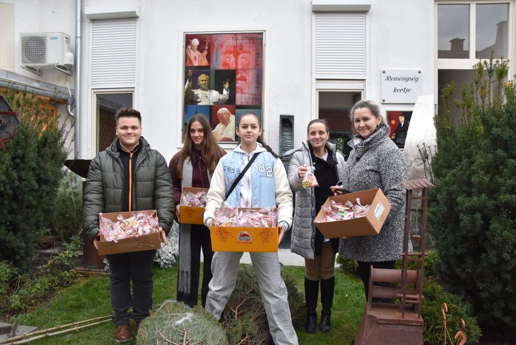 Édes figyelmesség a kadásoktól – mézeskalácsba formált törődés