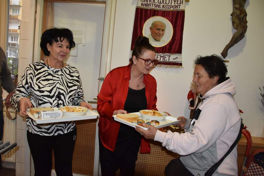 Szeretetből terített asztal – Tőzsér Judit és Balogh Andrea Johanna jóvoltából Szeretetből terített asztal – Tőzsér Judit és Balogh Andrea Johanna jóvoltából