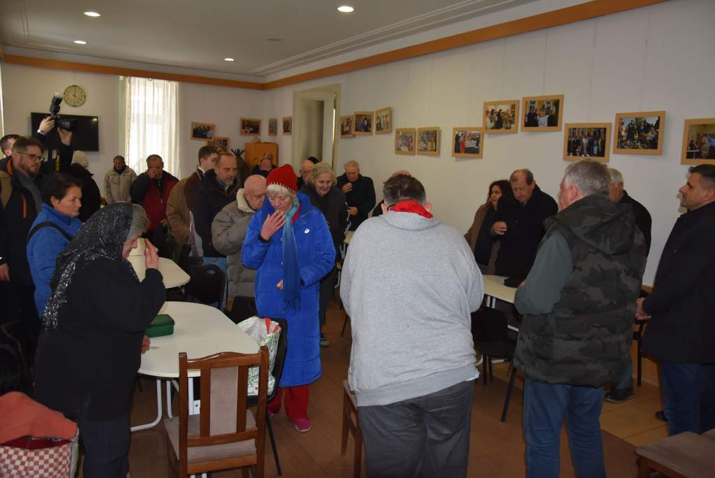 Újra terítéken a szeretet – A főplébánia ebéddel segítette a nélkülözőket